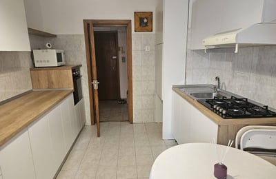 Alquiler de un cómodo piso de 3 habitaciones, 75 m², en la de Zona Stadion, Constanța, Rumanía